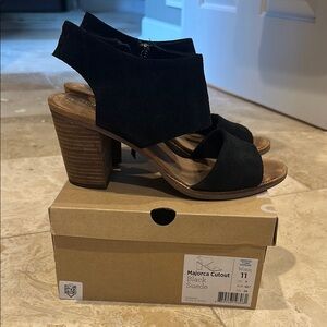 Women's Black Suede Cutout Heels